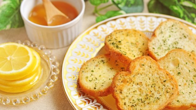 ガーリックトーストに合うおかず７選と副菜やスープ おすすめ献立メニュー 献立寺
