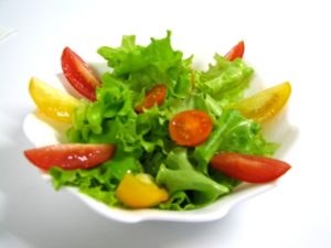 レタスとプチトマトの簡単サラダ
