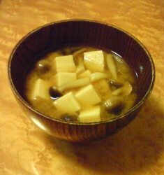 高野豆腐としめじの味噌汁