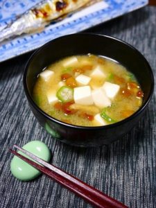 オクラとナメコの味噌汁