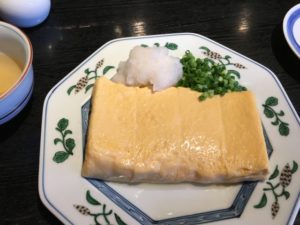 出し巻き卵の大根おろしがけ